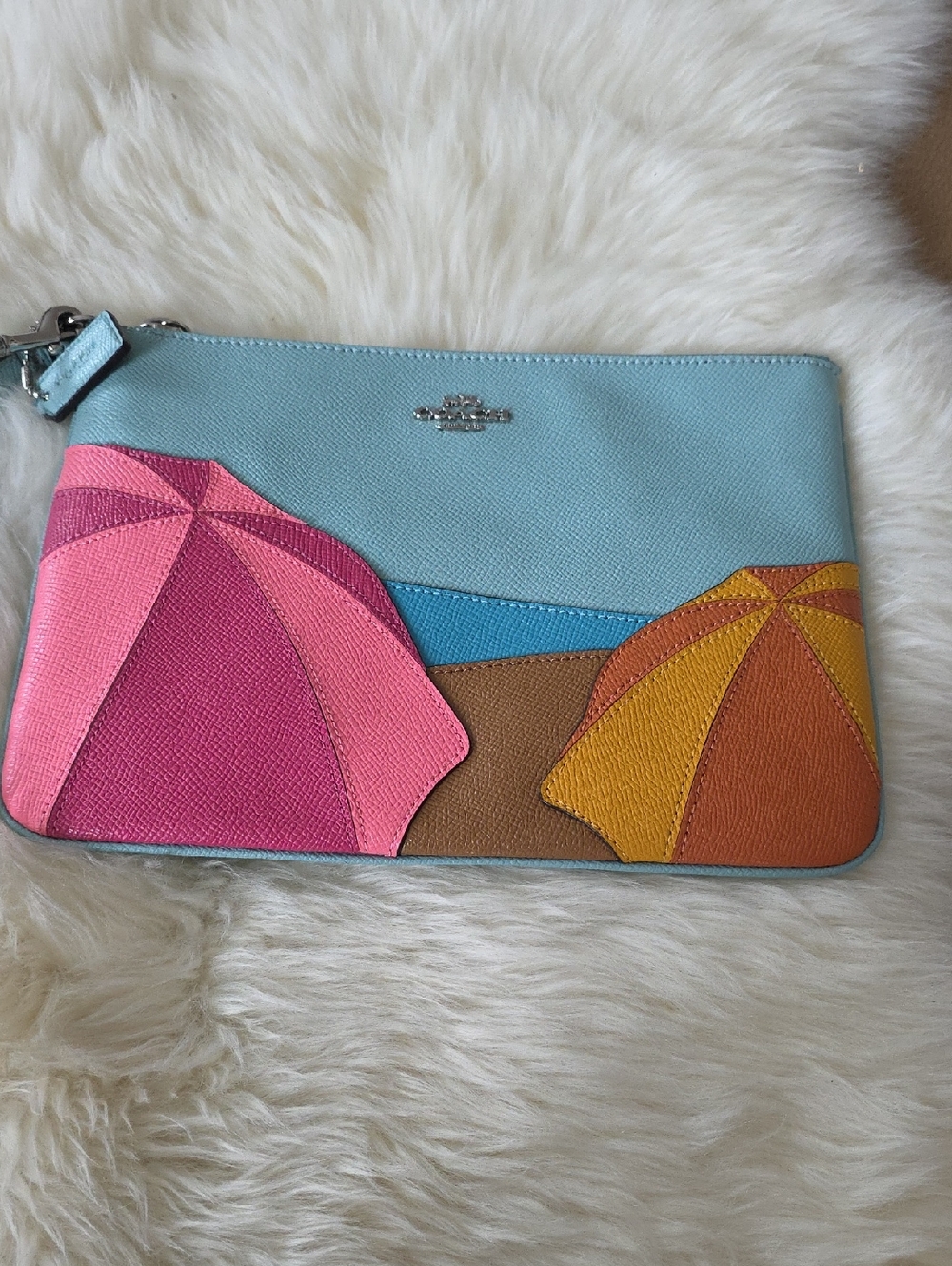 Gorgeous Coach Large Leather Beach Scene Wristlet Wallet ๐ฉทโฑ๏ธ๐งก๐ - Picture 13 of 16